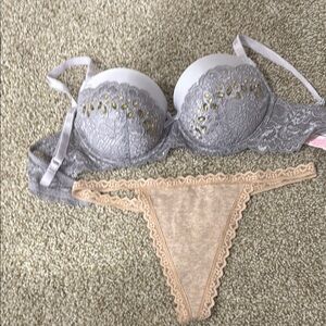 Gorgeous bra size 34B and new panty size S Victoria secert